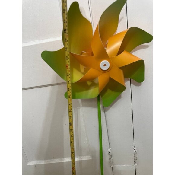 Large yellow and green whirly garden decor - Picture 6 of 12